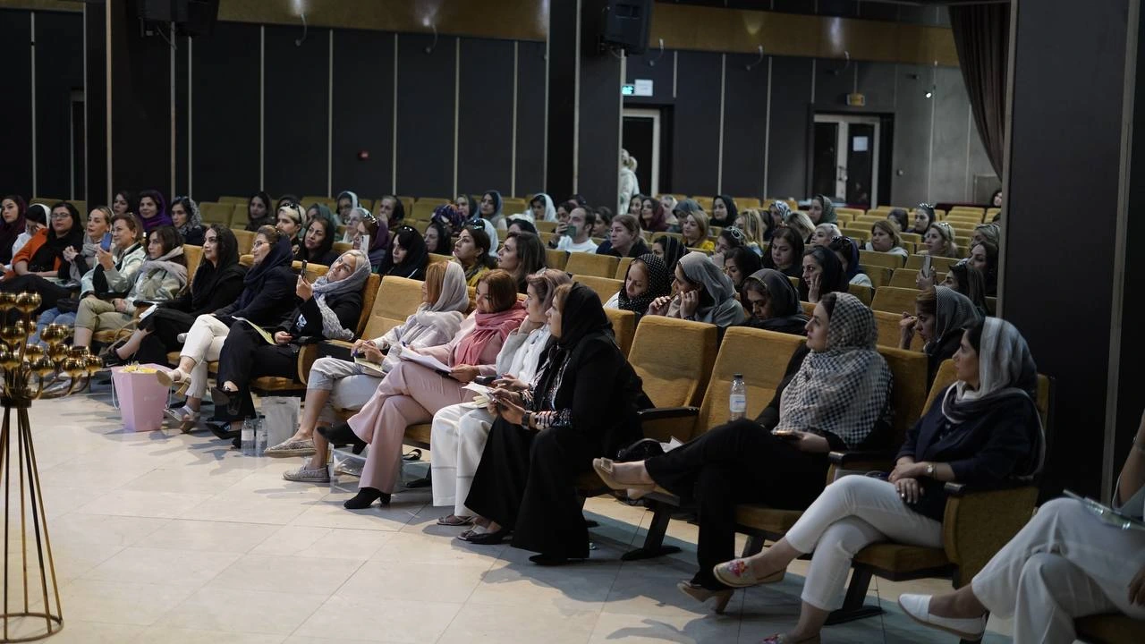 آموزش عملی اسکراب اسکالپ در کلاس مهلا رضایی